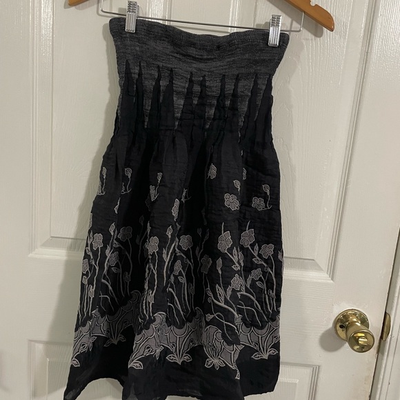 Elegant Black Floral Women's Skirt - Picture 2 of 4